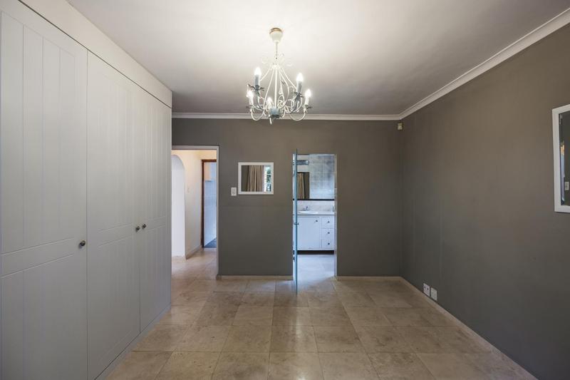 4 Bedroom Property for Sale in Clovelly Western Cape